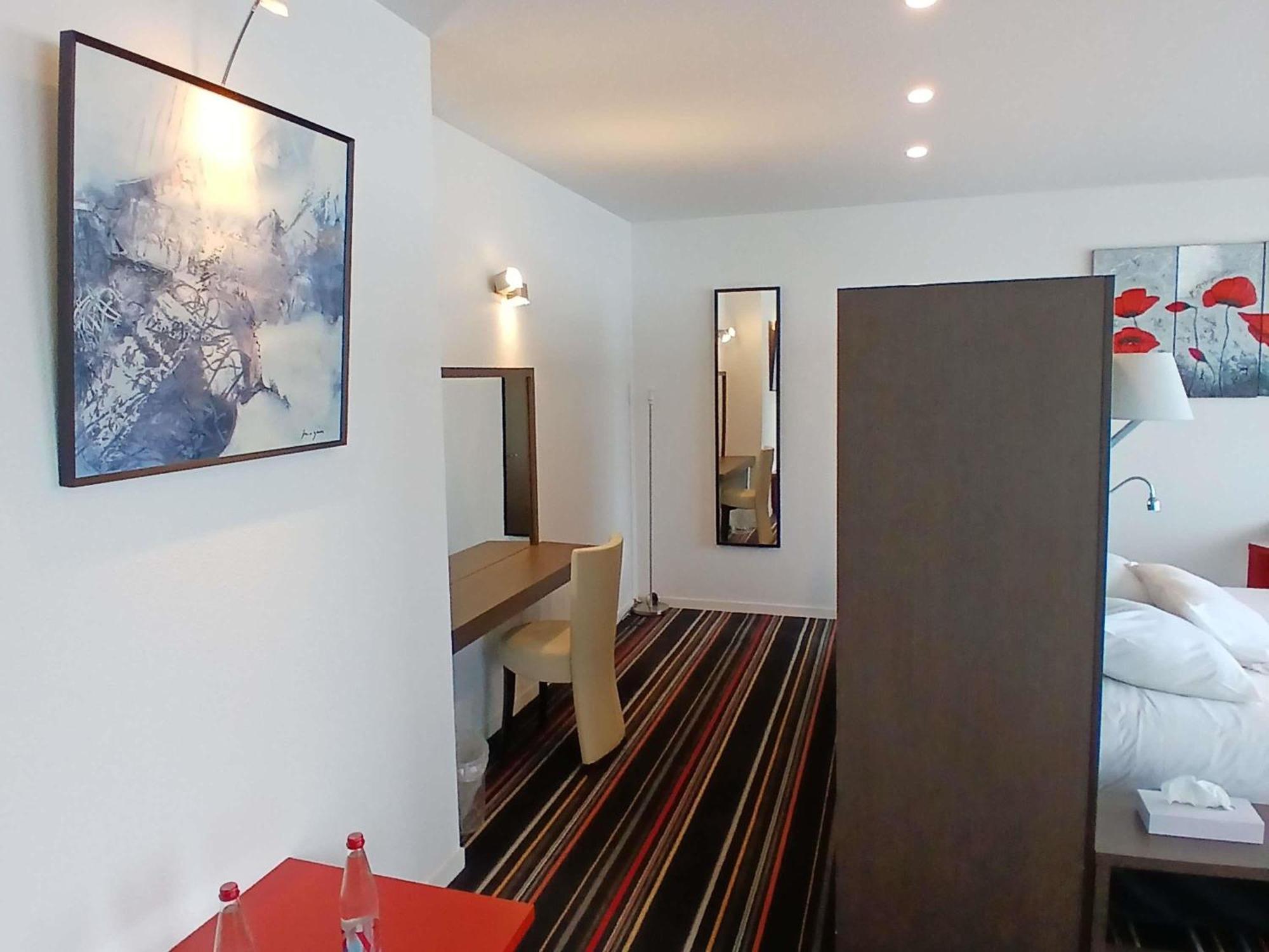 Ibis Styles Segre Hotel Екстериор снимка